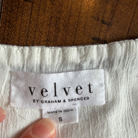 Velvet by Graham & Spencer white Top with Navy Embroidery - Picture 4 of 6